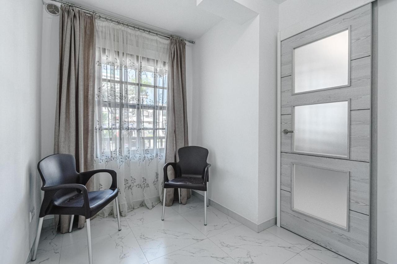 Amazing 3 Bedroom Apartment On The First Line Of The Best Las Americas Beach, Air Conditioner And Terrace Ocean View Playa de las Américas Dış mekan fotoğraf