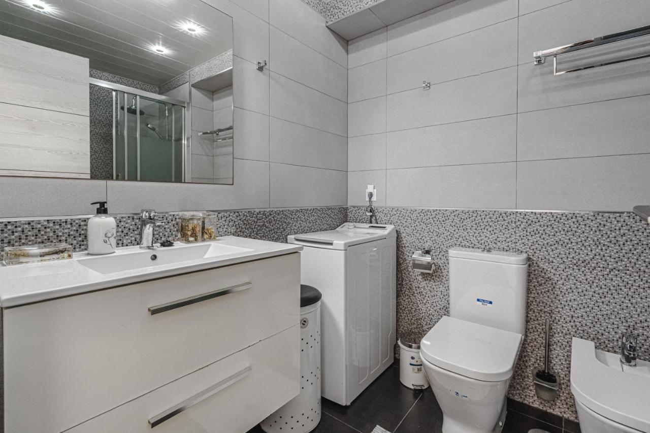 Amazing 3 Bedroom Apartment On The First Line Of The Best Las Americas Beach, Air Conditioner And Terrace Ocean View Playa de las Américas Dış mekan fotoğraf