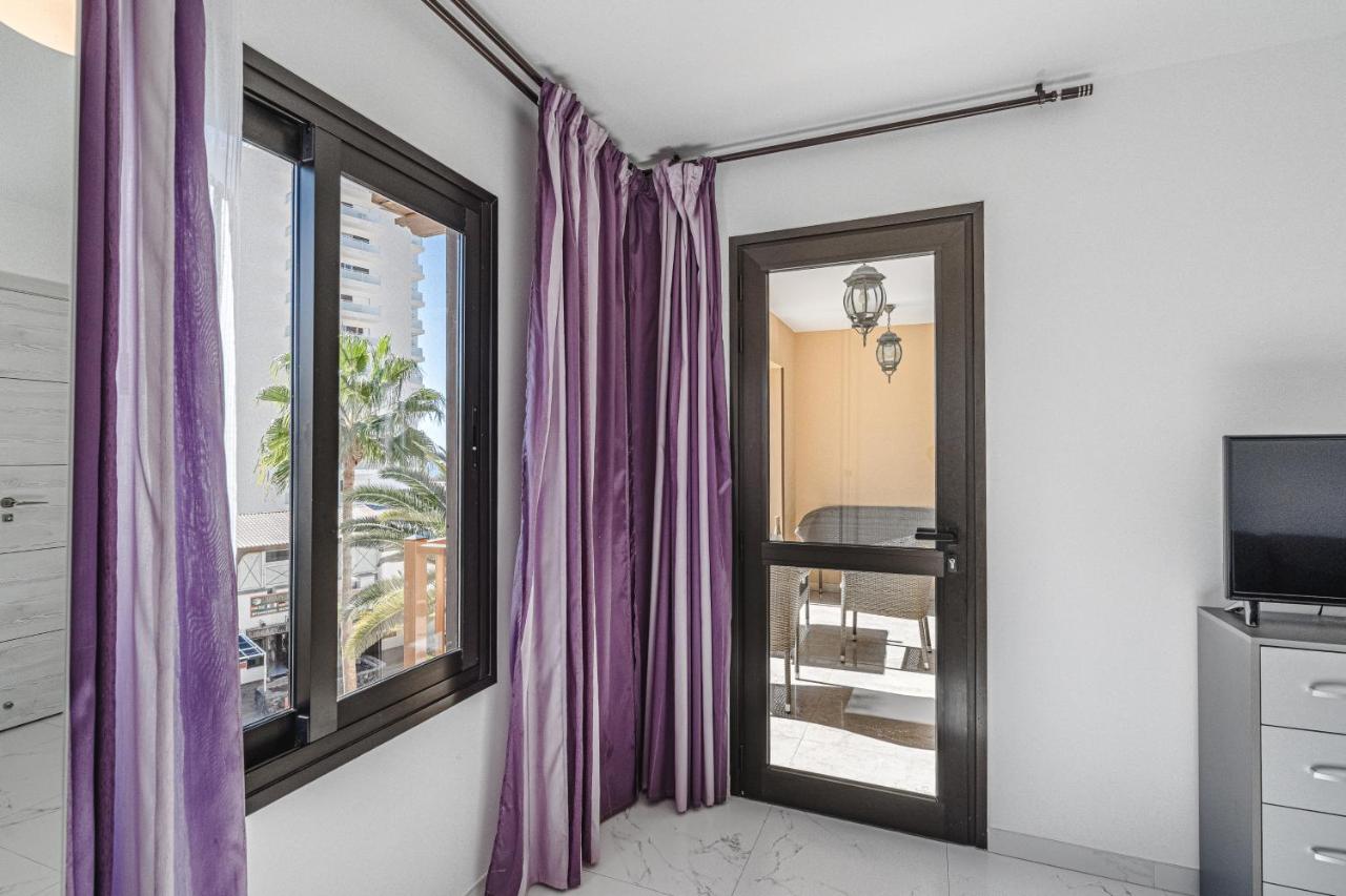 Amazing 3 Bedroom Apartment On The First Line Of The Best Las Americas Beach, Air Conditioner And Terrace Ocean View Playa de las Américas Dış mekan fotoğraf