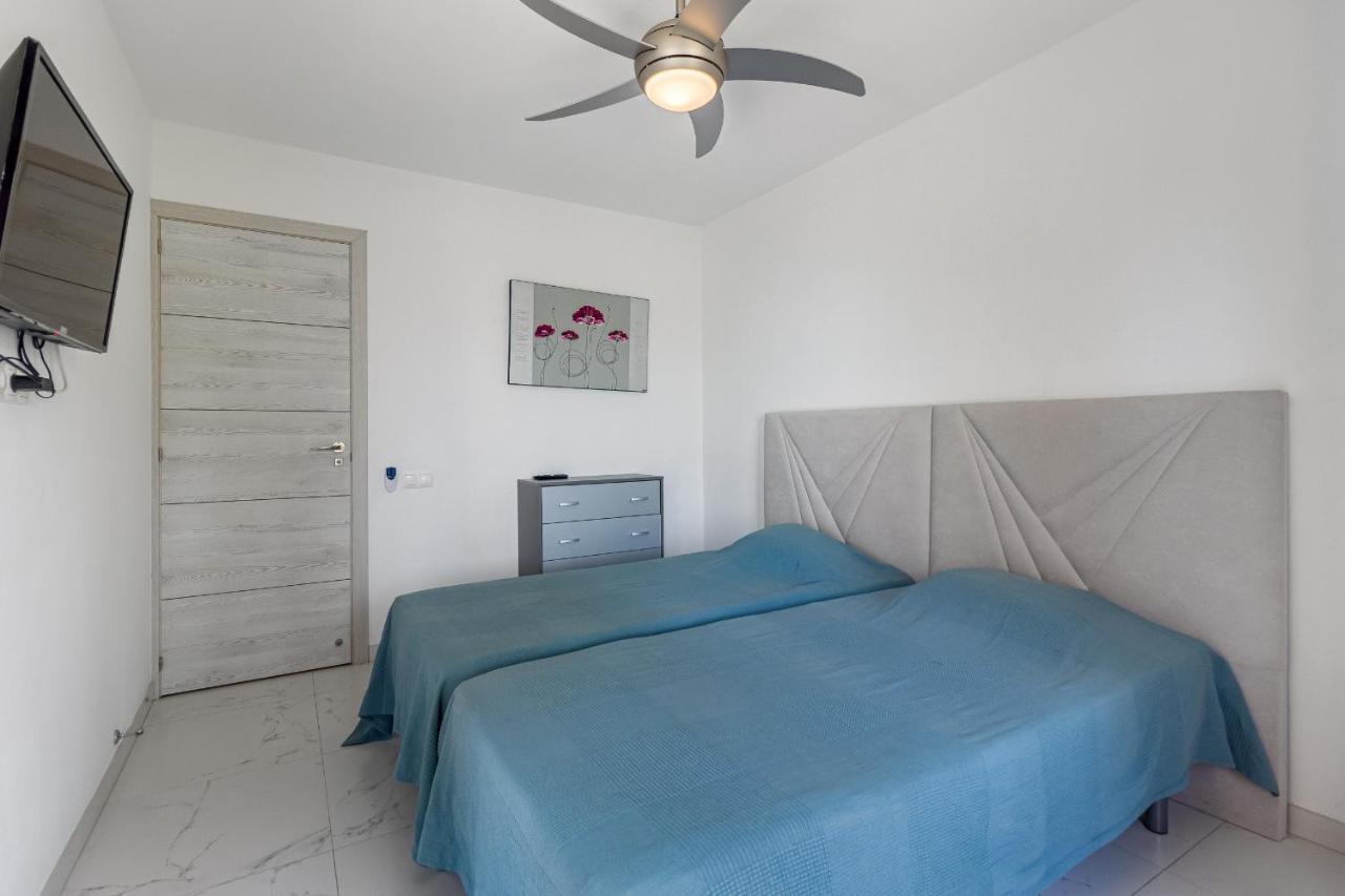 Amazing 3 Bedroom Apartment On The First Line Of The Best Las Americas Beach, Air Conditioner And Terrace Ocean View Playa de las Américas Dış mekan fotoğraf