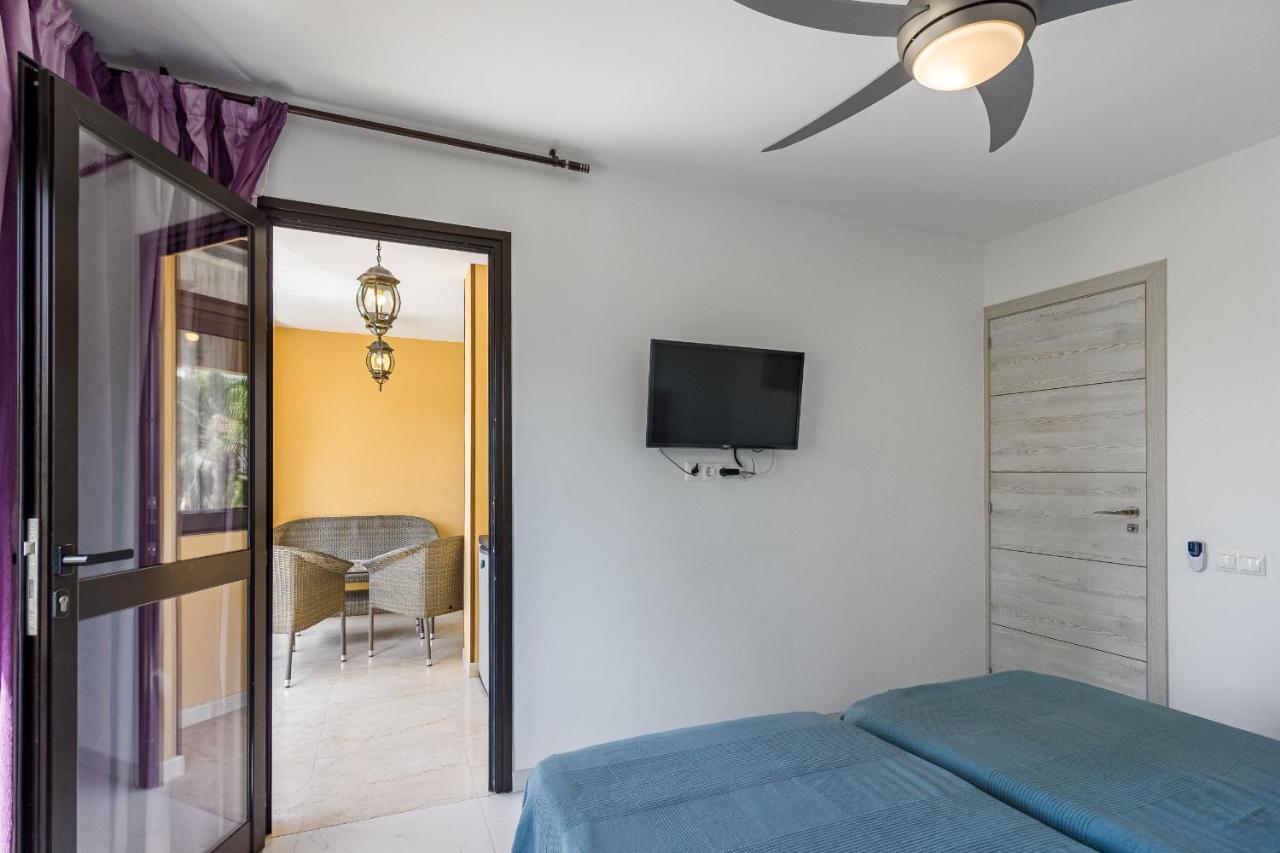 Amazing 3 Bedroom Apartment On The First Line Of The Best Las Americas Beach, Air Conditioner And Terrace Ocean View Playa de las Américas Dış mekan fotoğraf